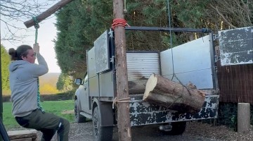 Log Crane Uses Leverage To Load Truck