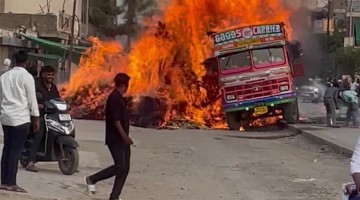 Truck Catches Fire in Aurangabad, India