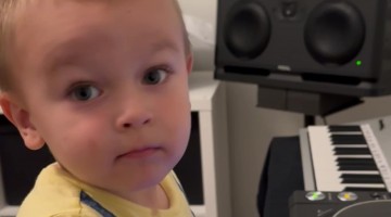 Miniature DJ Plays Melodic Sets