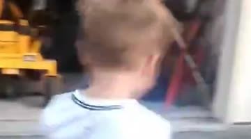 Kid Dances Like Michael Jackson