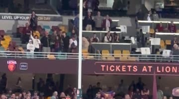 Kid Runs Onto Cricket Field and Evades Security