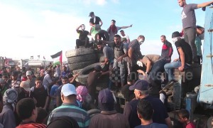 2 Palestinians killed in Gaza border protest