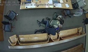 Defendant lunges for officer's gun in courtroom