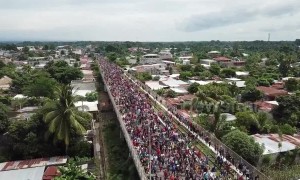 Honduran migrant caravan approaches Mexican border