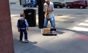 6-year-old performs spontaneous dance routine with street performer