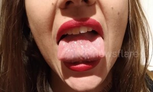 This woman’s tongue tricks will amaze you