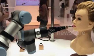 Robot makeup assistant presented at China International Import Expo