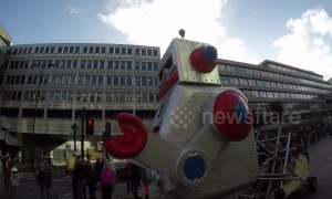 Giants robots take to streets of London for Lord Mayor's Show