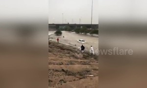 Flooding in Kuwait sweeps away parked cars and causes mayhem