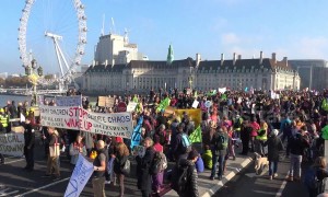 London bridges blocked by thousands of climate change protesters