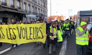 "Yellow vest" protesters take to streets of Lyon, France
