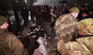 Protestors hurl flares, set tires on fire outside Russia embassy in Kiev