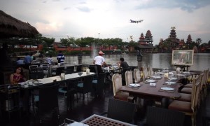 Idyllic Thai restaurant disrupted by constant low-flying planes