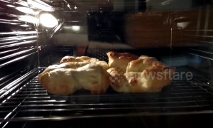 Oddly fascinating timelapse shows Yorkshire puddings rising