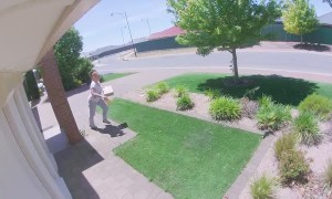 Woman Snags Package off Front Porch, Runs Off