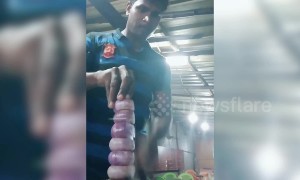 Clever chef slices 'tower of onions' using deft knifework