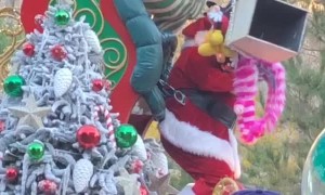 Santa's Sleigh Fail at Disneyland
