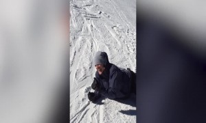 LOL, this Skiing Girl is so Funny