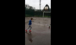 6-year-old wins a tenner from his dad by making amazing trick shot