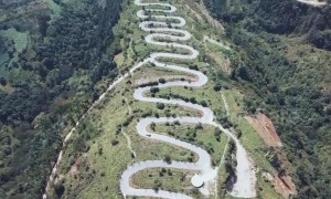 Spectacular footage shows winding mountain road with 68 turns in China