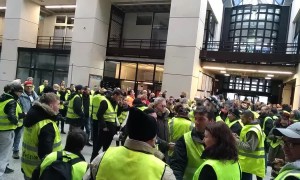 Yellow vest protesters enter town hall and sing French national anthem