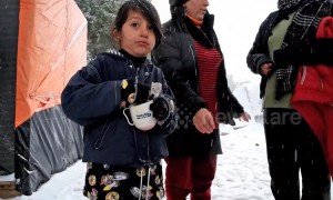 Refugees battle winter living conditions in Greek camp