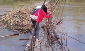 Dedicated teachers cross damaged bridge to reach school in Philippines