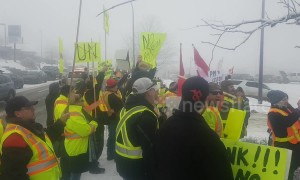Pro-pipeline supporters protest Trudeau in Kamloops, British Columbia