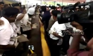 Sixty Indian chefs make record-breaking 100ft pancake or "dosa"