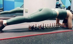 Woman does plank over dozens of lipsticks to get motivation