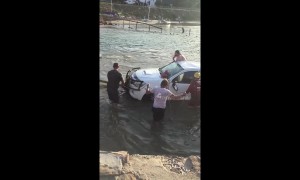 Fail! Driver forced to swim for it after his pick up truck washes off slipway