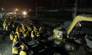 Thousand of workers change railway tracks for a train station in just six hours