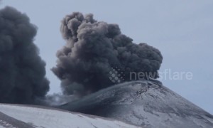 Stunning footage shows Mount Etna spewing cloud of volcanic ash