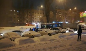 Passengers team up to help push bus stuck in snow