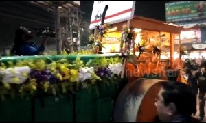 Groom in India arrives for his wedding in a STEAM-ROLLER