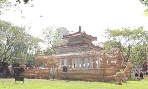 Ultimate bird feeder! 20ft high castle decorated with rice grains