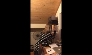 “OMG it’s ringing!” Teen uses rotary phone for the first time