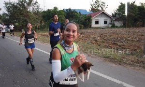Hero runner adopts puppy she rescued during marathon