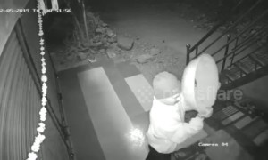 Clumsy thief fails to conceal face with head pan in robbery attempt