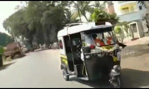 Tuk-tuk hits scooter rider in India during crazy reverse race