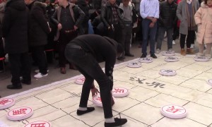 International students challenge giant Chinese chess in eastern China