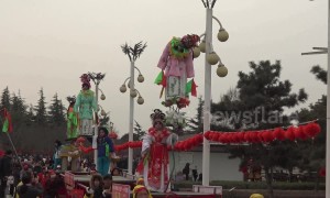 Six-year-old performer nods off while suspended in midair on a pole