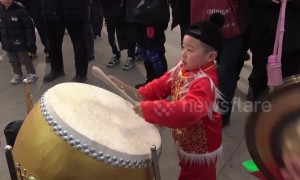 Chinese boy shows off impressive drumming skills at temple fair
