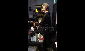 Peter Capaldi sings Bowie's 'Starman' at Edinburgh sci-fi convention