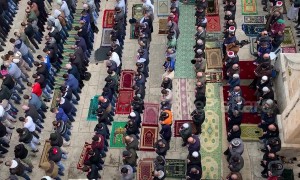 Palestinians pray in Bab al-Rahma area of Al-Aqsa for first time since 2003