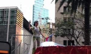 Miss Universe 2018 greeted by fans at homecoming parade in Philippines