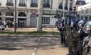 Hundreds of yellow vest protesters demand Macron's resignation in Lyon
