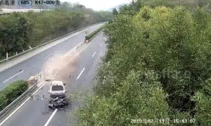 Distracted driver playing on phone smashes car into central reservations in Chongqing
