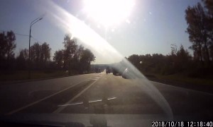 Motorcyclist Avoids Falling Under Truck's Tires