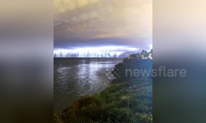 Stunning timelapse shows crazy California lightning storm